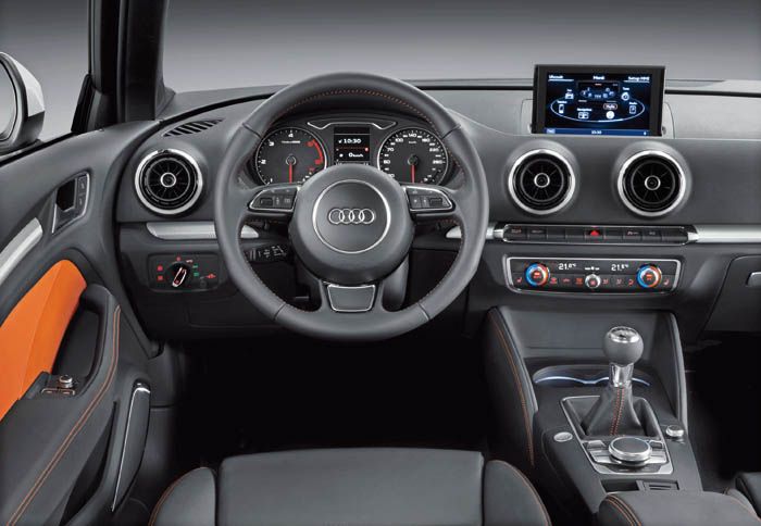 To εσωτερικό του νέου Audi A3 συνδυάζει την σπορτίφ σχεδίαση με την κορυφαία ποιότητα κατασκευής.
